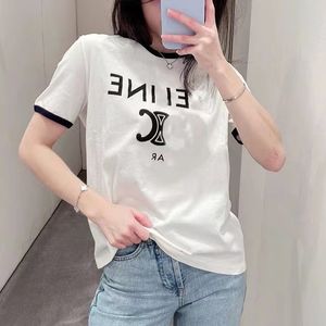 Tasarımcı Kadın T-Shirt İlkbahar ve Yaz Yeni Moda Klasik Arc De Triomphe Baskı Yumru Rengi Her şey Crewneck T-Shirt ile eşleşir.