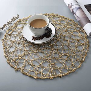 Mats Pads Goldene PVC-Hohlrutschfeste Küchenzubehör-Tischset-Untersetzer-Isolierunterlage Dish Home Hotel Decor Coffee Cup Table Mat Serviette Z0502