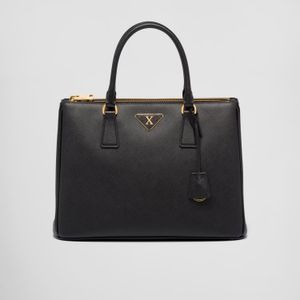 Handbag tote bag Women's Fashion Bag Made of Leather Material with Large Capacity Gold Zipper Closure in Various Colors
