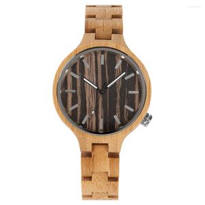 Avanadores de pulso elegantes senhores vintage Bamboo Bracelet Woodwatch Quartz Movimento cinza Black Irregular Strips redondo Dial Watch Feminino