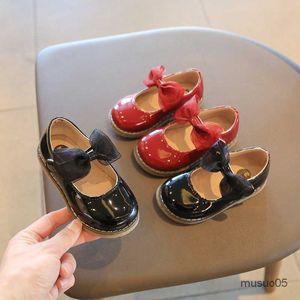 Сандалии Новые Дети девочка весенняя девочка Princess Shoe Soft Bottom Студент Студенческая кожа