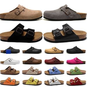 Slippare Boston Clogs Designer Sandals Men Kvinnor glider tofflor mjuk fotbädd mocka skjutreglage läder spännband rem lägenheter korkskor rörelse aktuell 66ess