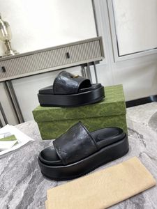 Europeiska high-end tjocksolade sandaler Kvinnor Slip-on Feeling Korean Style Fashion Factory Direct Sales Foreign Trade Exclusive