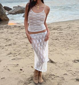 Dwuczęściowa sukienka Kobiety Setki spódnicy Y2K Suit 2pcs koronkowy kwiat Wyglądanie przez bez rękawów Camisole owinięte Midi Summer Beach Outfits 230504