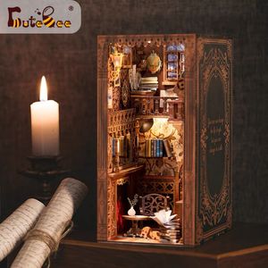 Acessórios para casa de bonecas Bookbee DIY Book Nook Miniature House BookNook Shelf Insert Retro Eternal Bookstore LED LUZES MODEL