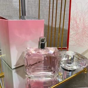 rosafarbene kleine Puderflasche einzigartige schöne und neue Art und Weise, die Damenparfüm-Geschenk schnelles Schiff ausblickt