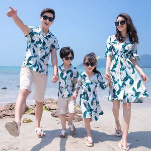 Family Matching Outfits Summer Beach Mother Daughter Dresses Dad Son Floral Shirt Pants Couple Women Girl Dress 230504