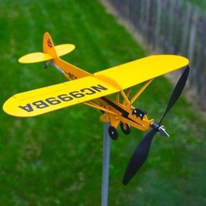 Oggetti decorativi Figurine 3D Piper J3 Cub Wind Spinner Plane Aeroplano in metallo Banderuola Indicatore di direzione del tetto esterno WeatherVane Garden Decor 230504