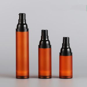 100pcs 15ml 30ml 50ml茶色のプラスチックエマルジョンボトル空のスプレーボトルマット真空ボトルエアレスポンプ真空コンテナ