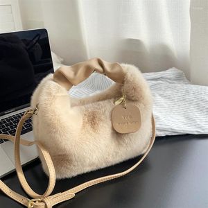 Bolsas noturnas 2023 Winter Fashion Faux Fur Feminino Bolsa de Lã Rice Bola de pelúcia