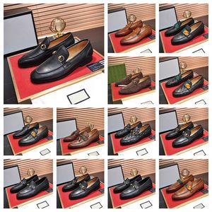 Moda Erkekler Somunlar Patent Deri Toka Tasarımı Resmi Düğün Ayakkabıları Nefes Alabilir Kayma Oxfords Ofis Ayakkabıları