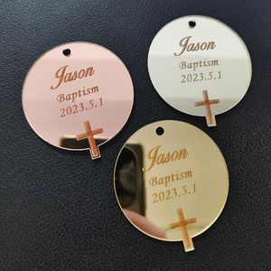 Sonstiges festliches Partyzubehör 50 Stück personalisiertes graviertes rundes Etikett aus Acryl mit Loch, benutzerdefinierter Name, Kreuz, Hochzeit, Babyparty, Taufe, Pralinenschachtel 230504