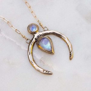 Pendant Necklaces Creative Vintage Cold Color Crescent Necklace For Women Inlaid Moonstone Moon Geometric Jewelry Gift