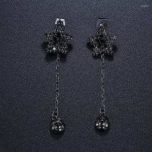 Kolczyki stadniskie Emmaya Fashion Flower Design Najwyższa jakość Pistolet Black Cubic Cydron K inkurację dla kobiet Boucle d'Oreille Pendientes Mujer