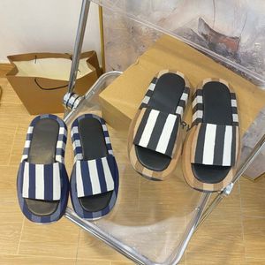 Slippers Women Fashion Letter Bur Slippers Luxury Summer Men Flip Flat Rubber Canvas Summer Sandals Beach Designer Shoes S22