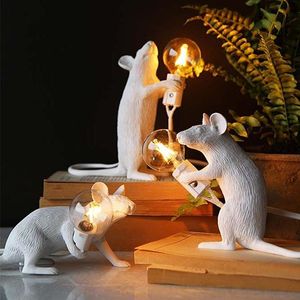 Lampade da tavolo Nordic Resin Animal Mouse LED Lampada portatile EU / US Plug Soggiorno Camera da letto Scrivania Luce notturna (senza lampadina)
