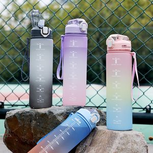 Tumblers 1 liter Motiverande vattenflaska med sugrör med tidsmarkör Läcksäker sportvattenflaska för gymnastikné 230503