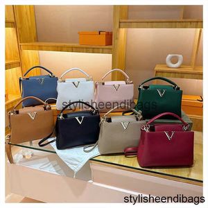 Axelväskor kvinnor capucines bb väska lyxig handväska designer axelväskor lyxiga designers svarta handväskor crossbody plånbok koppling ryggsäck