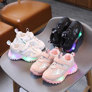 Athletic Outdoor Kids Sneakers Children Baby Girls Letters New LED LUMINOUS BLINGS Sport Run Sneakers Shoes Sapato Infantil Light Up Shoes F11283 AA230503