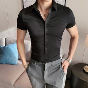メンズカジュアルシャツ小さなアジアサイズの夏のファッションメンズシャツ韓国スタイル半袖スリムフィットイエローグリーンホワイトカジュアルソーシャルシャツ230504