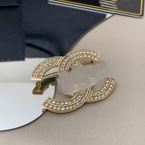 Высококачественные брушные штифты CCity Различные новые интернет -знаменитости женщины C Brooches модельер -дизайнерские кисточки Pins Pirel Crystal Accessories для вечеринки T5654