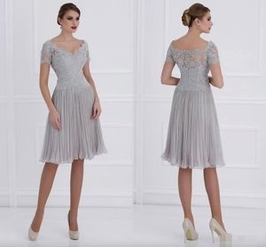 Short Mother of the Bride Dresses with short Sleeves Knee Length Pleated Chiffon V Neck Custom Made Wedding Party Gowns
