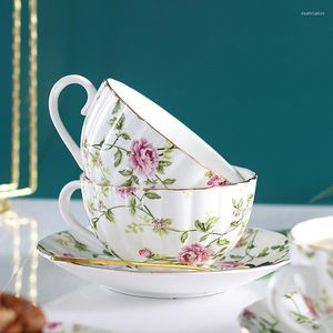 Tassen Untertassen Elegantes High-End-Kaffeetassen-Untertassen-Set Bone China Flower Tea British Afternoon Porcelain Home Drinkware Coffeeware