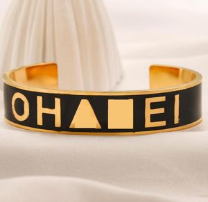 Nunca desbotas de moda designer letra de pulseiras de alta qualidade aço inoxidável 18k Pulseira de mandril de mancha de metal masculino para mulheres amantes jóias do dia dos namorados