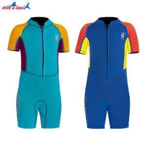 Våtdräkter Drysuits 2023 Nya 25 mm barns dykdräkt Solskyddsmedel Shortsleeved Onepiece Boy's Bathing Suit Quickdrying Warm Beach Bathing Suit J230505