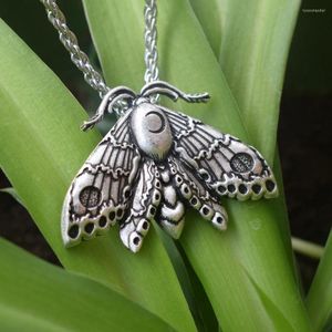 Correntes Wicca Dead Head Moth Colar