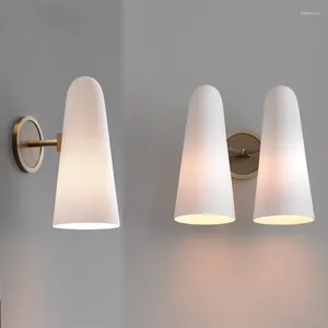 Vägglampa modern enkel mjölk vit glas sconces koppar led vardagsrum sovrum ljus dekor hemljusarmaturer