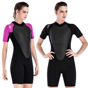 Mute Mute stagne Muta da sub da donna 2MM Neoprene un pezzo a maniche corte Costume da bagno con protezione solare Moda Spiaggia Sport acquatici Snorkeling Tuta da surf J230505