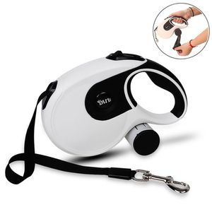 Trela retrátil para cães, com dispensador de saco de lixo, aderência antiderrapante, resistente, 360 °, trela para caminhada de cães médios e grandes