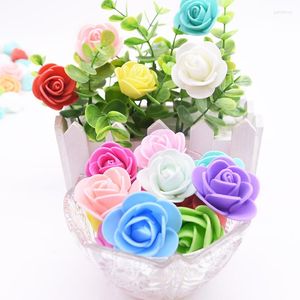 Flores decorativas 100pcs 3cm PE Roses Artificial para Decoração de Casamento Festa Diy Wreath Bouquet Supplies