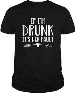 男性用Tシャツ私が酔っているなら、それは彼女のせいです