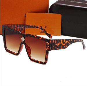 New Square Fashion Sunglasses for Men Women Black Frame Silver Mirror Flower Letter Lens Driving Brand Sun glasses Outdoor Sports Eyewear With Box 2308