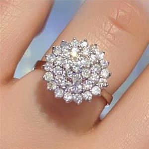 Bröllopsringar Huitan Roman Design Flower Ring For Women Brilliant Cubic Zirconia Luxury Proposal Engagement Fancy Gift Fashion Jewelry 230505