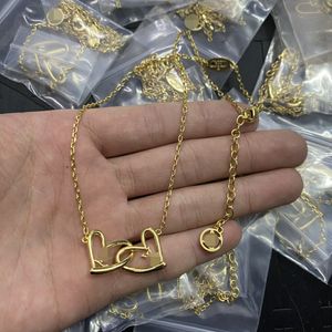 Luxury Brand Pendant Letter Flowers Pendant Necklace Designer Fashion Gold Plate Simple Necklaces Wedding Party Crysatl Woman Jewerlry Necklace VN-094