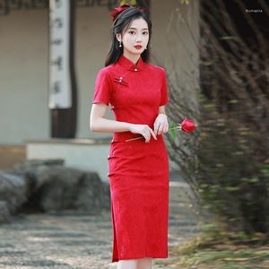 Ubrania etniczne Kobiety Krótki rękaw Popraw czerwoną suknię ślubną Summer Modern Cheongsam Tradycyjny przycisk mody Qipao