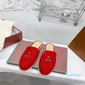 Kapcie plażowe Flat Baotou Lady Slajes Buty dla kobiet Sandały klasyczne buty designerskie leniwe zamszowe liter