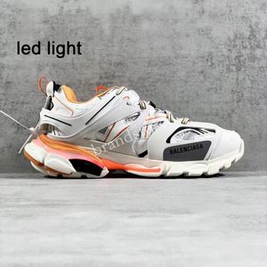 Дизайнерские кроссовки женщины Мужчины повседневная обувь тройной светодиодные светодиод