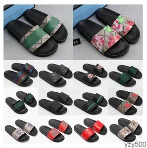 Designer Tofflor Gummi Slides Sandal Blommar Grön Röd Vit Web Mode Herr Damskor Strand Flip Flops med Flower Box Topsportmarket Stor storlek 13 48''gg''