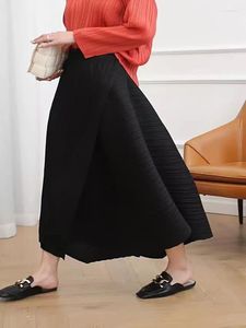 Плиссированные юбки Мияке 2023 Осень Осень высокая талия свободна нерегулярная юбка корейская черная хаки короткая женская одежда.