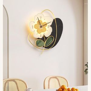 Wanduhren kreative moderne Blumenuhr mit LED Home Luxus Restaurant Hintergrund Stumm Uhren Minimalsit Dekoration