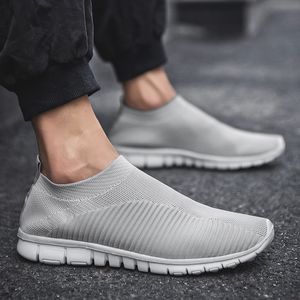 Sukienka buty Summer mężczyzn Kobiety Sneakers poślizgnij się na tenisowym sporcie sportowym oddychającym siatkowym płaskim trenerom spacerowym 47 230505