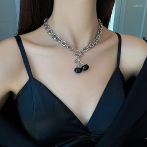 Cadeias 2023 Colar de aço de titânio de cereja escura para mulheres Ins frio Chain Clavicle Chain Hip Punk Niche simples namorada presente