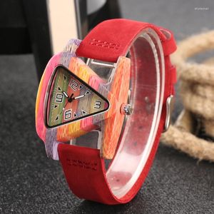 Armbandsur Fashion Creative Triangle Watches Women Wood Red Leather Band Quartz Dames Horloges Montre Femme 2023