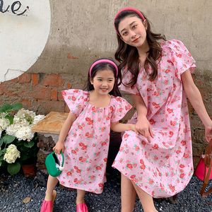 Family Matching Outfits Mum And Daughter Matching Pink Dress For Kids Girl Floral Dresses Summer Korean Women Clothing Parent-Child Frock 230506