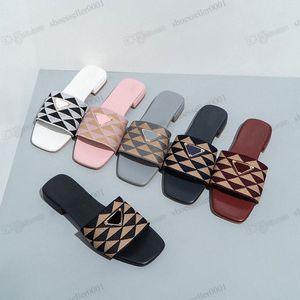 2023 Designer Slide Sandals Womens Flip Flops Fashion Triangle Printed Fabric Sandalo ricamato Pantofole a fondo piatto di lusso 35-43 U2TF #