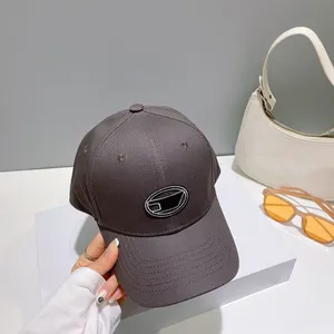 Moda Topu Kapakları Tasarımcı Sokak Şapkası Erkek Kadın Şapkaları için Çok Yönlü Kap Klasik Siyah ve Beyaz Yüksek Kaliteli Plaj Modası Açık Güneşlik Şapka